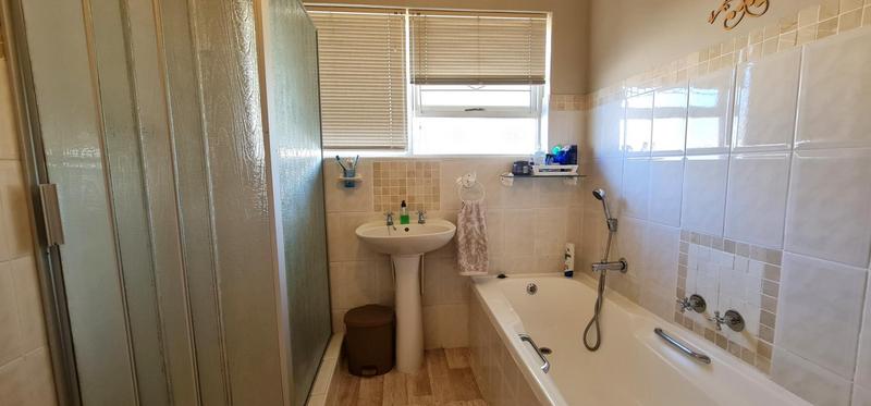 4 Bedroom Property for Sale in Country Club Western Cape